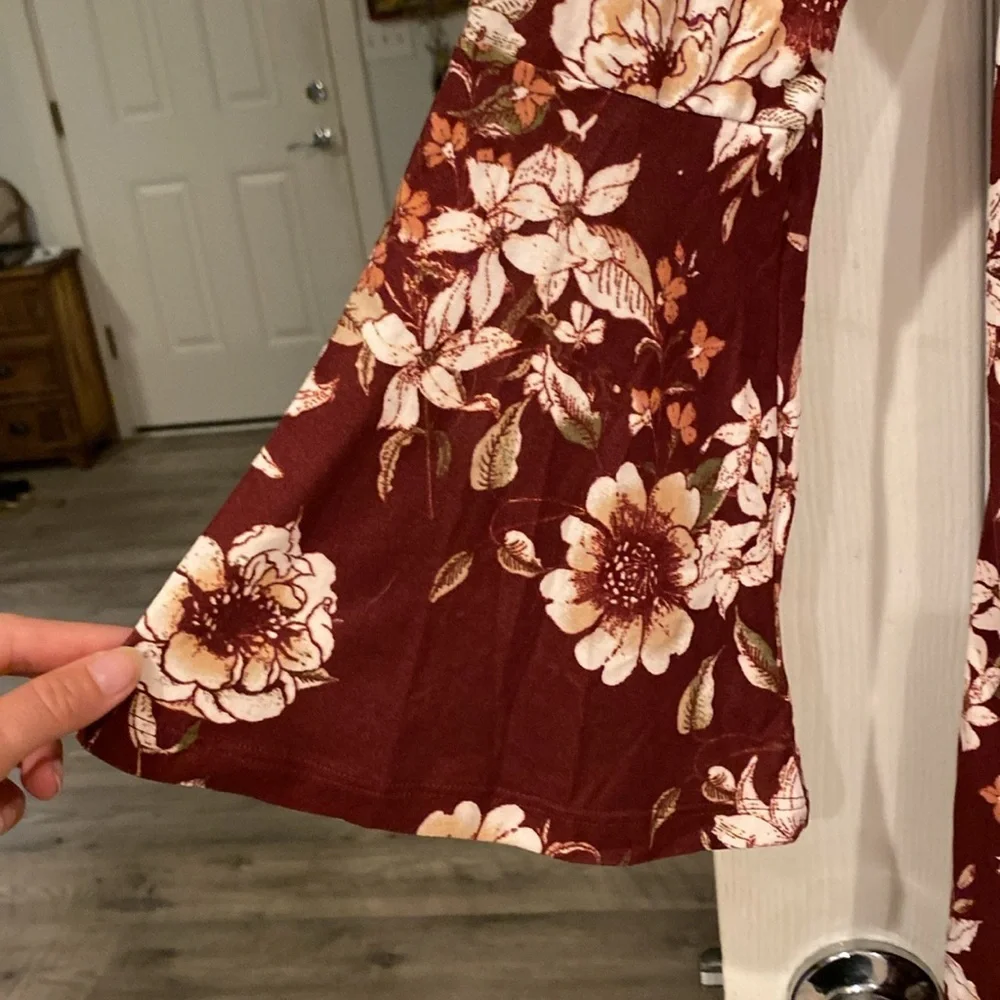 Bell-Bottom sleeve, Red- Floral Mini Dress, with Key-Hole neckline - Picture 3 of 9